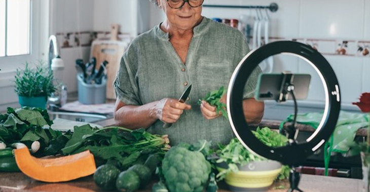 A meal of broccoli, kale, and spinach may help older women's hearts