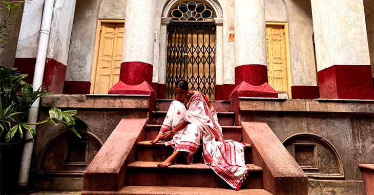 Celebrating Bengals Handloom Heritage: Laal Paar Sarees Reimagined by Coca-Cola