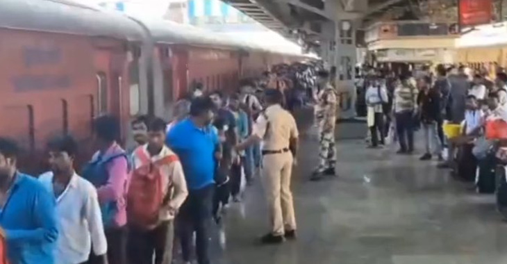 Indian Railways Tackles Holi Rush on War Footing