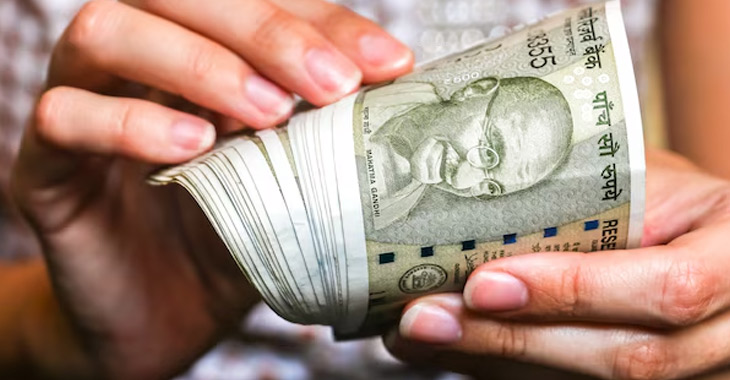 Rupee increases to 95.63 US dollars prior to the RBI's decision